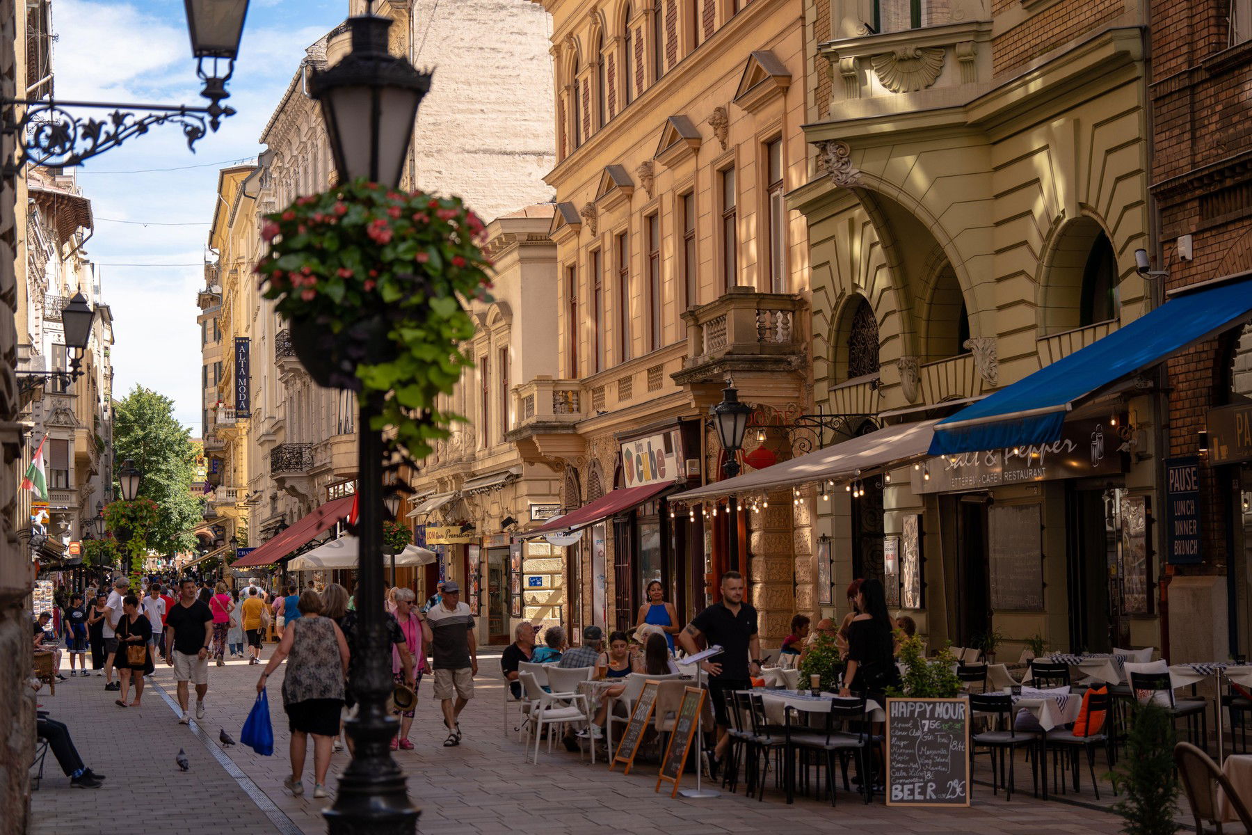 Durván megszégyenítettek egy vendéget a nívós étteremben, felhangon alázta a nőt az egyik alkalmazott