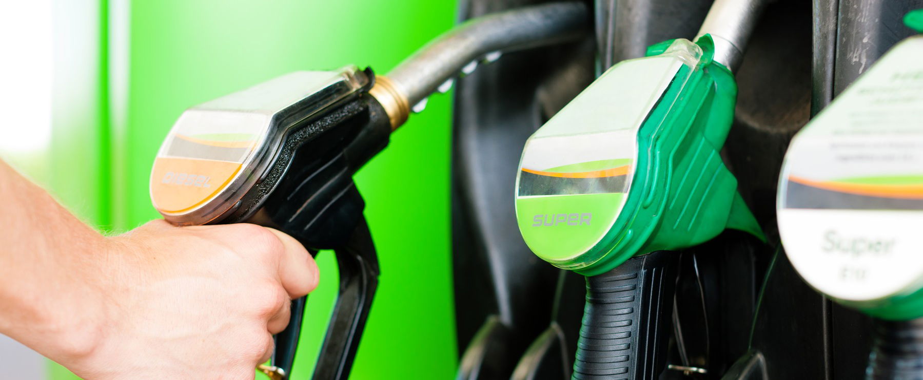 Veszélybe került a tankolás Magyarországon, így oldaná meg a kormány a problémát, minden autóst érint a döntés