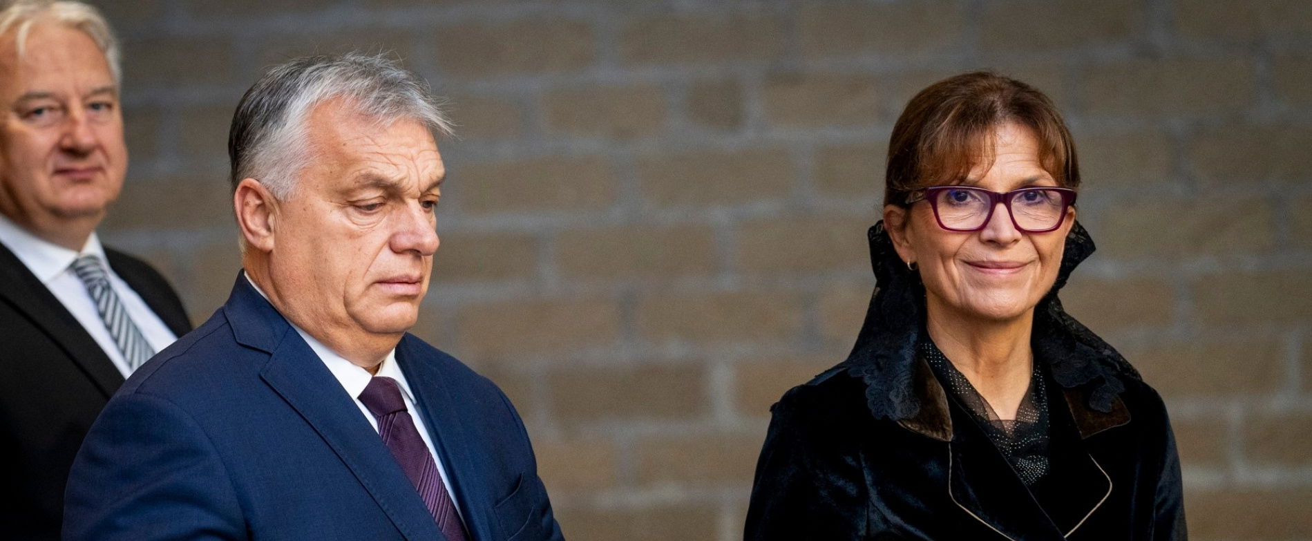 Kínos baki a repülőn, Orbán Viktor és a felesége olyat tettek, amit még évekig emlegetni fognak