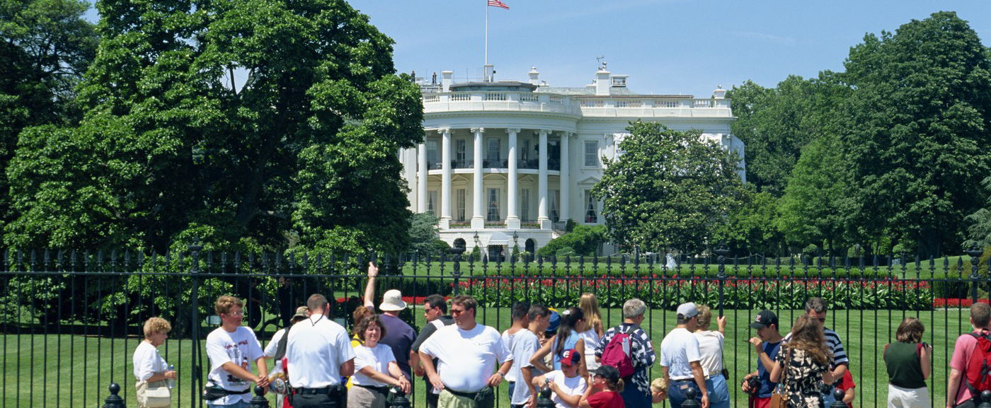Példátlan videó terjed, a Fehér Ház előtt Magyarország nevét kiabálták, aztán jött a rendkívüli fordulat