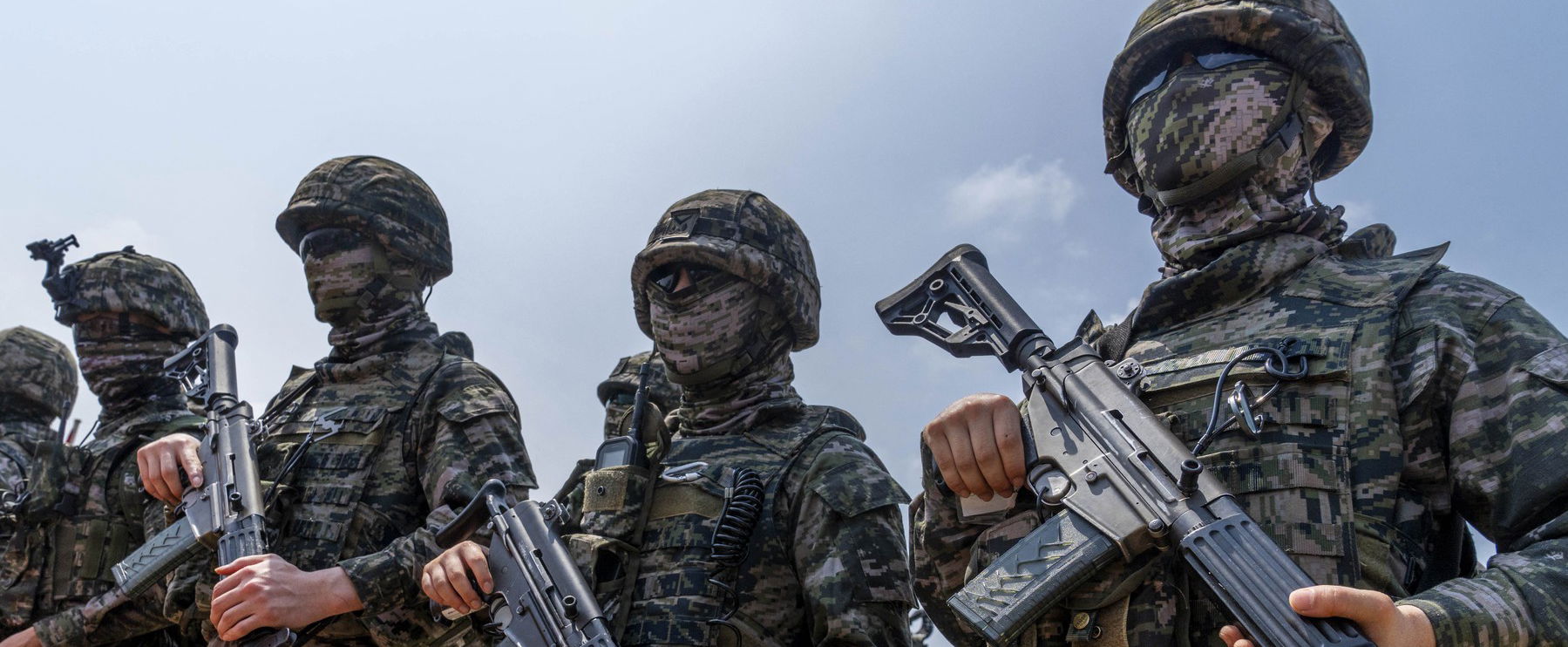 Vészjósló hír érkezett, soroznak a szomszédban, már a magyar szépség is háborúra készül