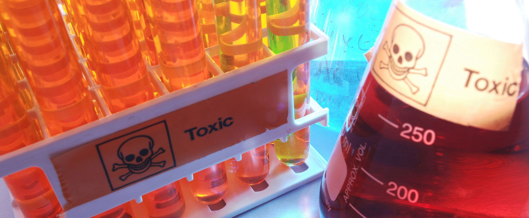 Dermesztő felfedezés, mérgező anyagokra bukkantak magyar urbexesek, sokkoló, mit hagytak hátra a gyárban