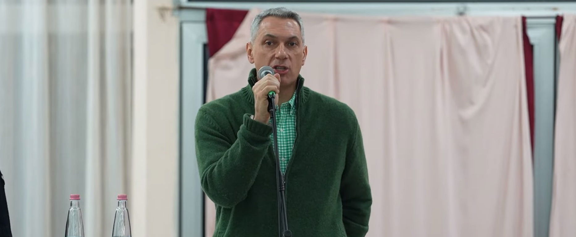 Lázár Jánosra és Magyar Péterre is ugyanaz a titokzatos férfi vadászik, hihetetlen fordulat