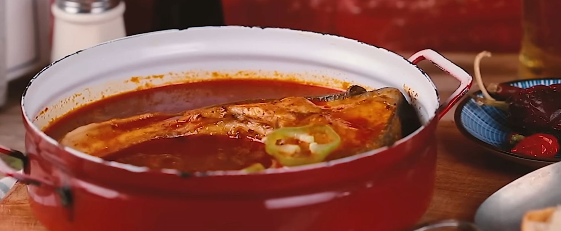 Kegyetlen pofon a szegedieknek és bajaiaknak, kiderült melyik halászlé a világ legjobbja, a recept láttán elnémult a konkurencia