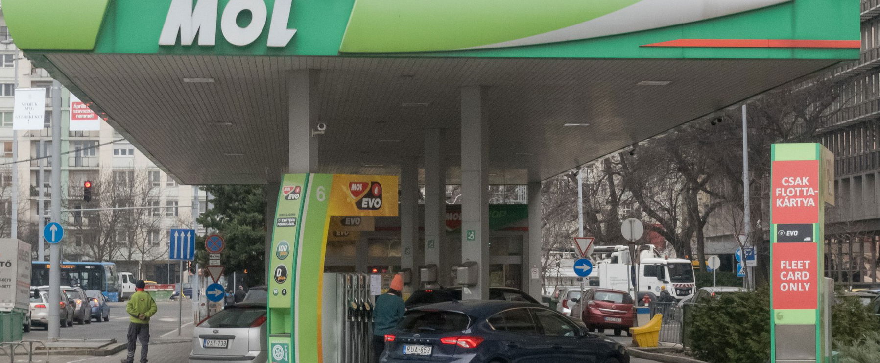 Valójában ekkora benzinár-emelkedés jöhet, százezreket lepett meg a szakértő száma