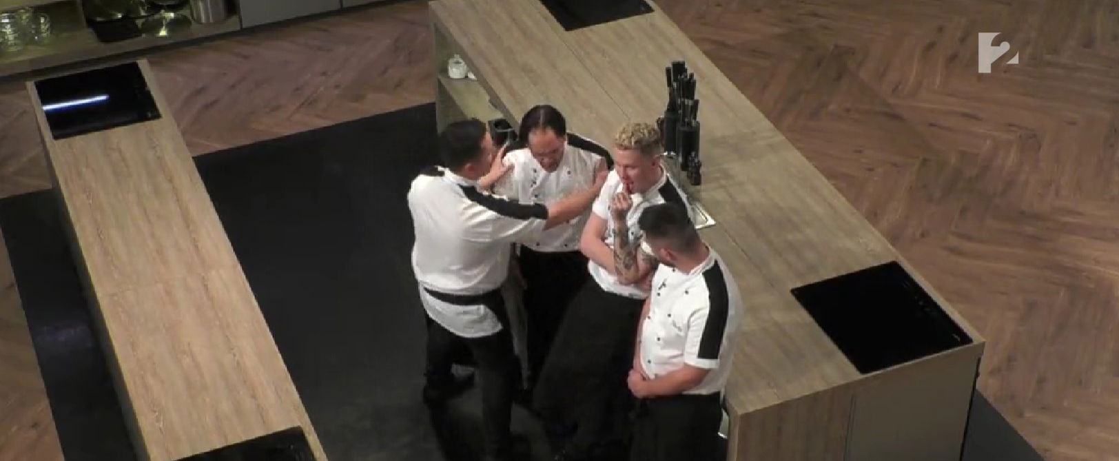 Totális őrület, újabb versenyzőt zárnak ki a Séfek Séfe versenyéből. elfelejtették kivágni ezeket a jeleneteket a műsorból?