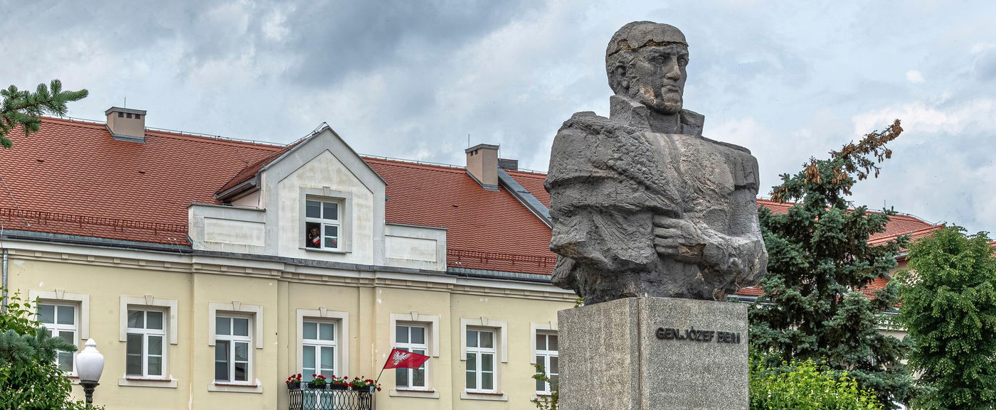 Felnyitották Bem apó sírját, aztán jött a totális őrület, ma senki nem érhet hozzá a szabadságharc legendájának nyughelyéhez