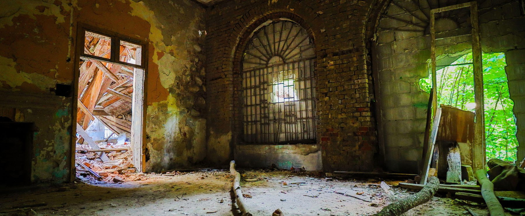 Tízezreket érő múzeumi tárgyat találtak a mátrai kísértetszállóban, rendkívüli látvány fogadta az urbexeseket