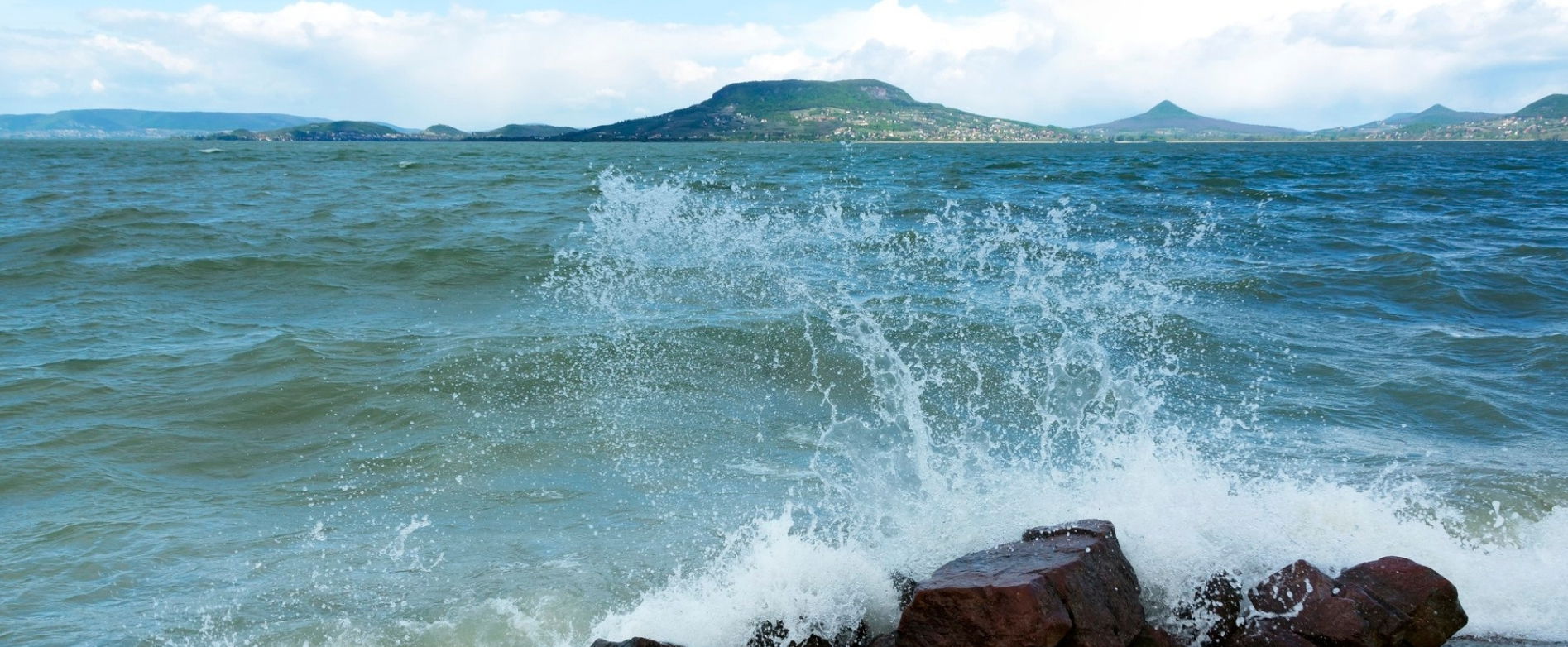 Vészjelzés a Balatonnál, több százezer ember aggódik a nyaralása miatt