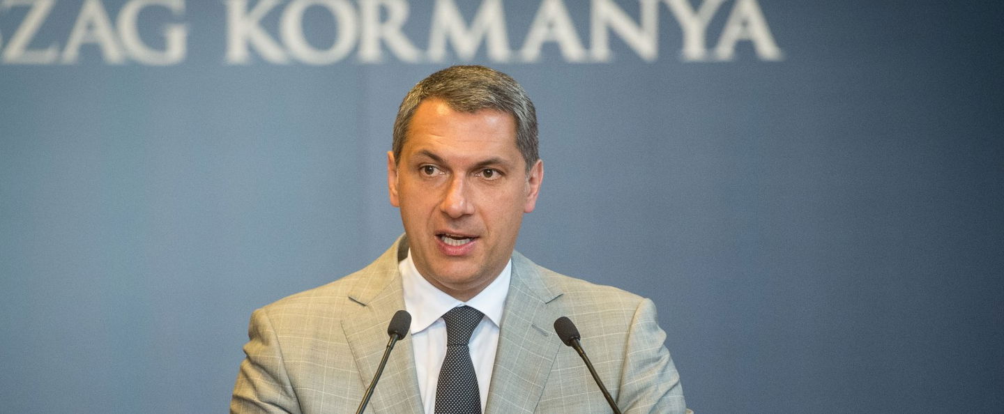 Durván nekimentek Lázár Jánosnak a paksi Lázárinfón, kemény válasz érkezett a közönségből a kritikára