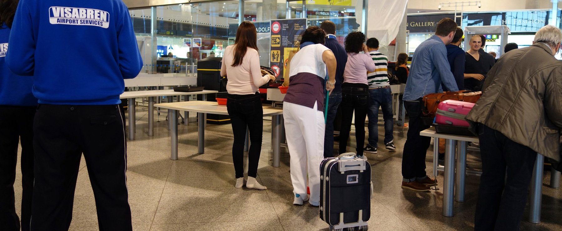 Ezentúl bárkit megalázhatnak a repülőtéren büntetlenül, új adót vezettek be, aminek már a neve is gusztustalan