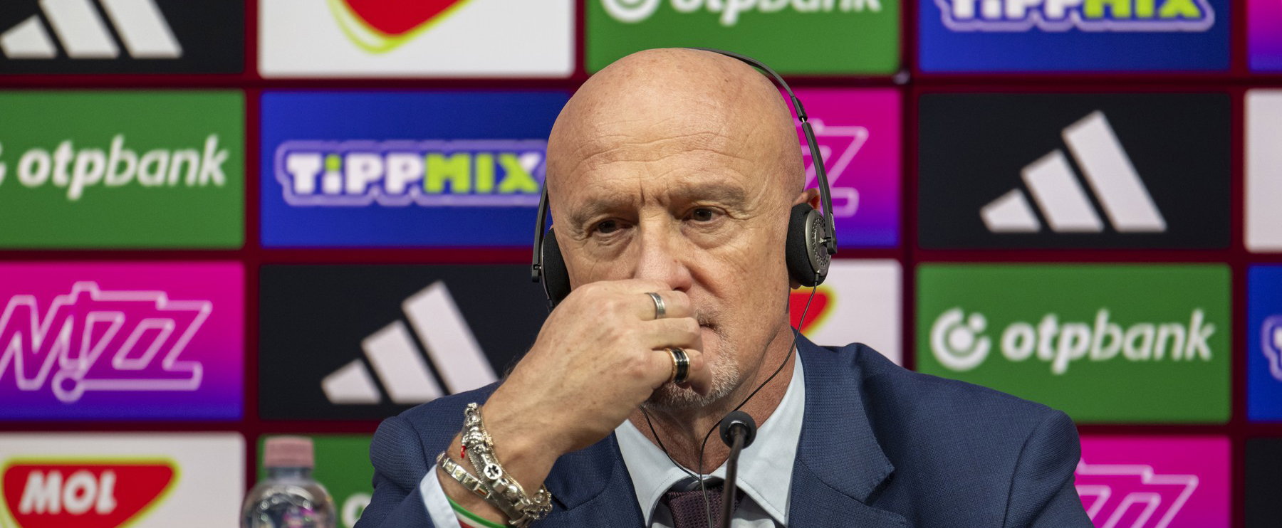 Pusztító a botrány, Liverpoolban zárlatot hirdettek Marco Rossi üzenete után, Arne Slot lábon lőtte magát ezzel?