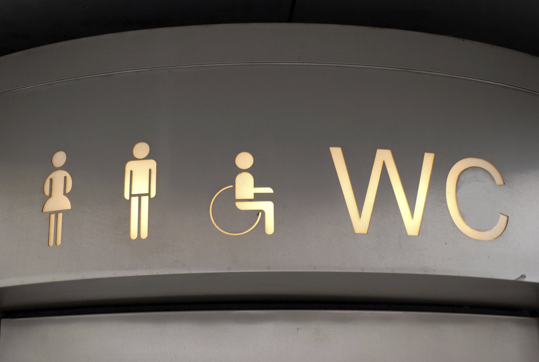 Mélységesen megalázták a népszerű magyar énekesnőt egy pláza mosdójában