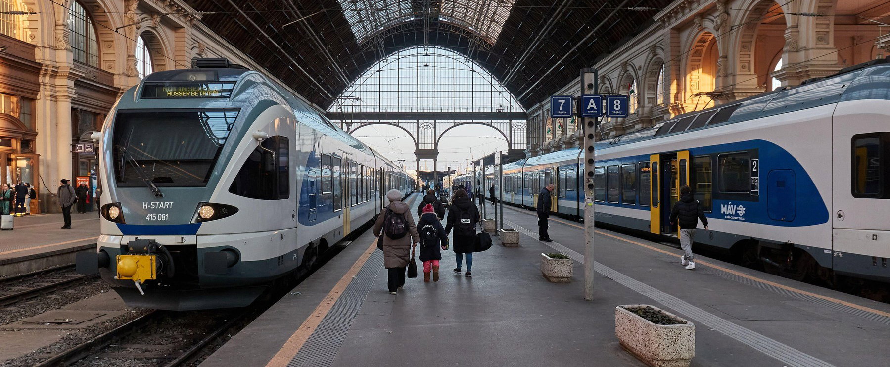 Közlekedési káoszra figyelmeztet a MÁV, ezt üzenik az utasoknak