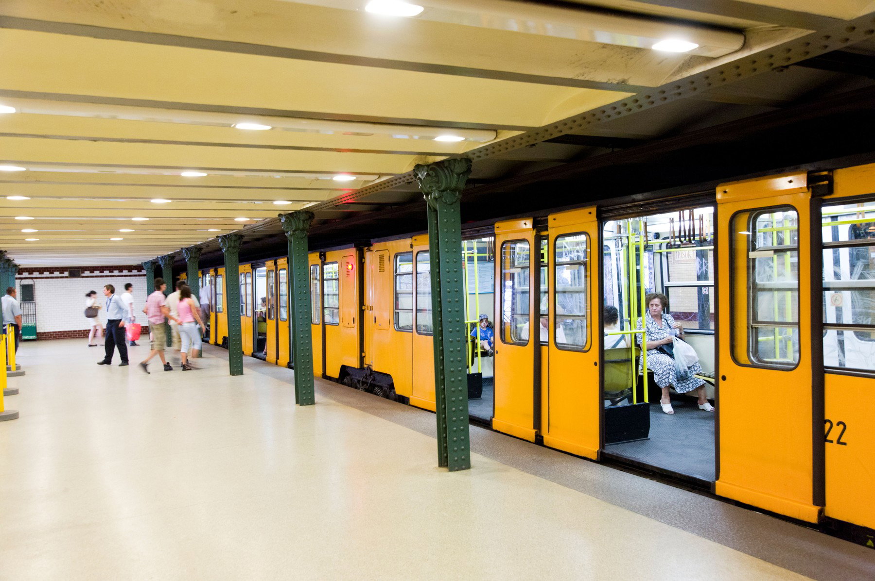 Nem akárki utazott a budapesti kis földalattin, döbbenet miért járt hazánkban