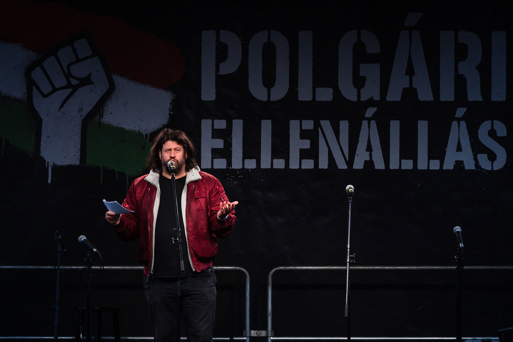 Szét akarták verni Puzsér Róbert fejét, üvöltözésbe fajult az interjú