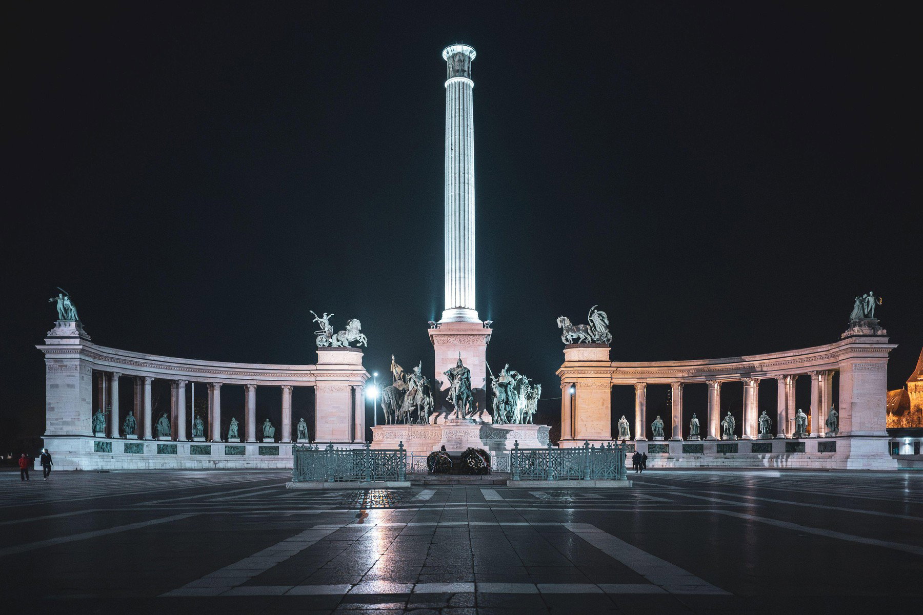 Megfagyott a levegő a Rendszerbontó Nagykoncerten, egy előadó durva szavakkal illette Puzsér Róbertet