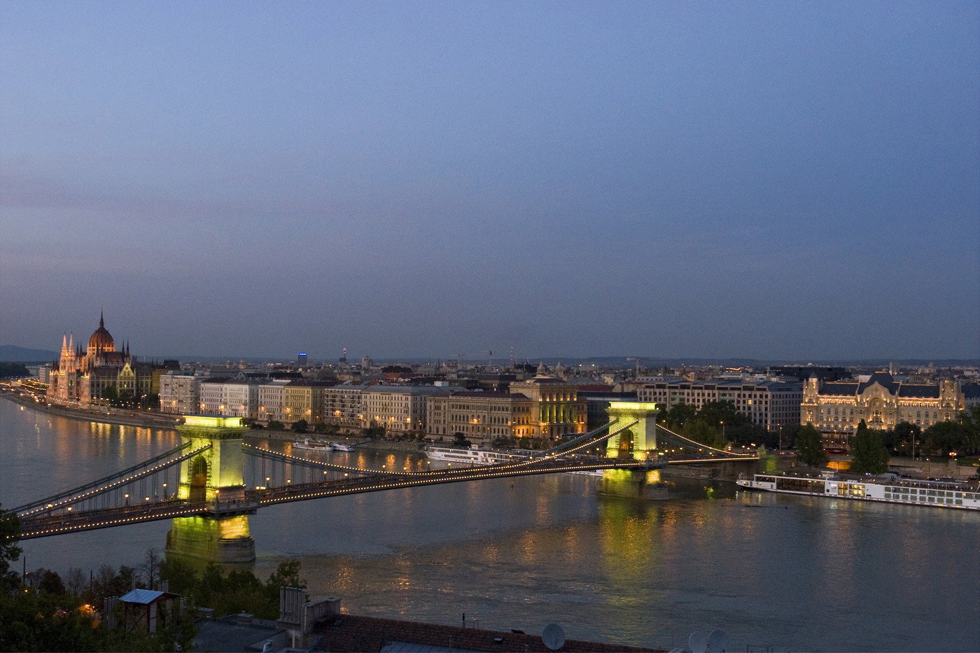 Példátlan dolog történt Budapest közepén a választási eredmények megérkezése után