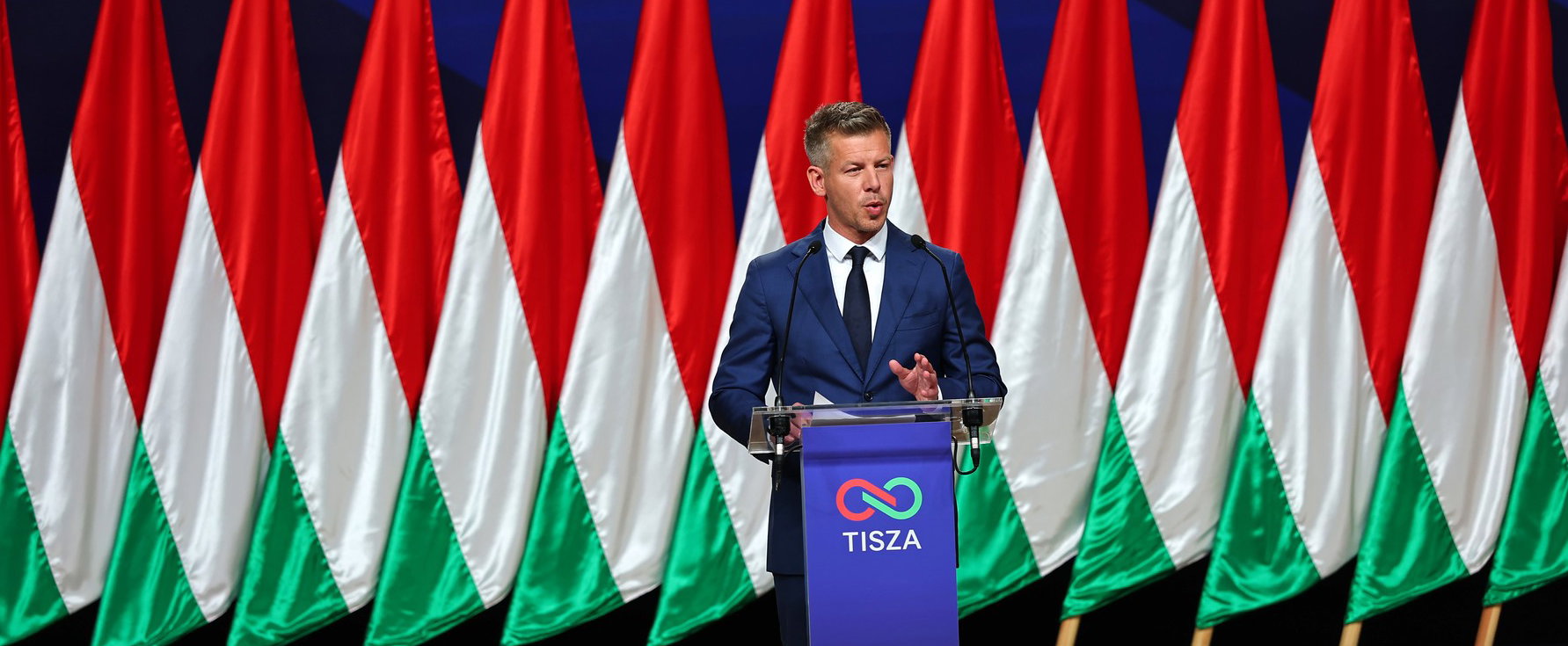 Magyar Péter élő adásban védte meg Orbán Viktort, a külföldi riporter talált valamit a miniszterelnök irodájában