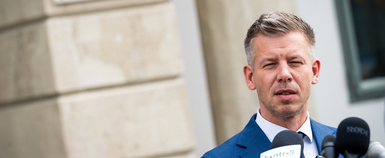 Kőkemény címmel számolt be a köztévé híradója Magyar Péter köztévébeli interjújáról