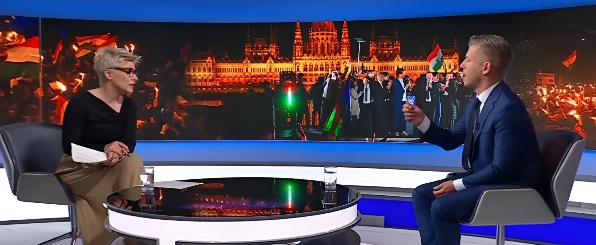 Totális káosz tört ki az M1 stúdiójában élő adásban Magyar Péter interjúján, megindult az adok-kapok