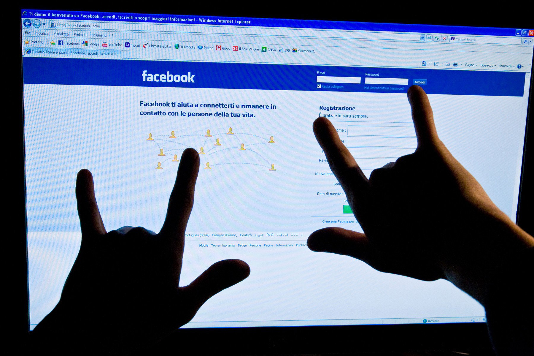 Pofátlan módszerrel próbálják kicsalni a magyarok pénzét a Facebookon, éhező gyerekekkel kampányolnak