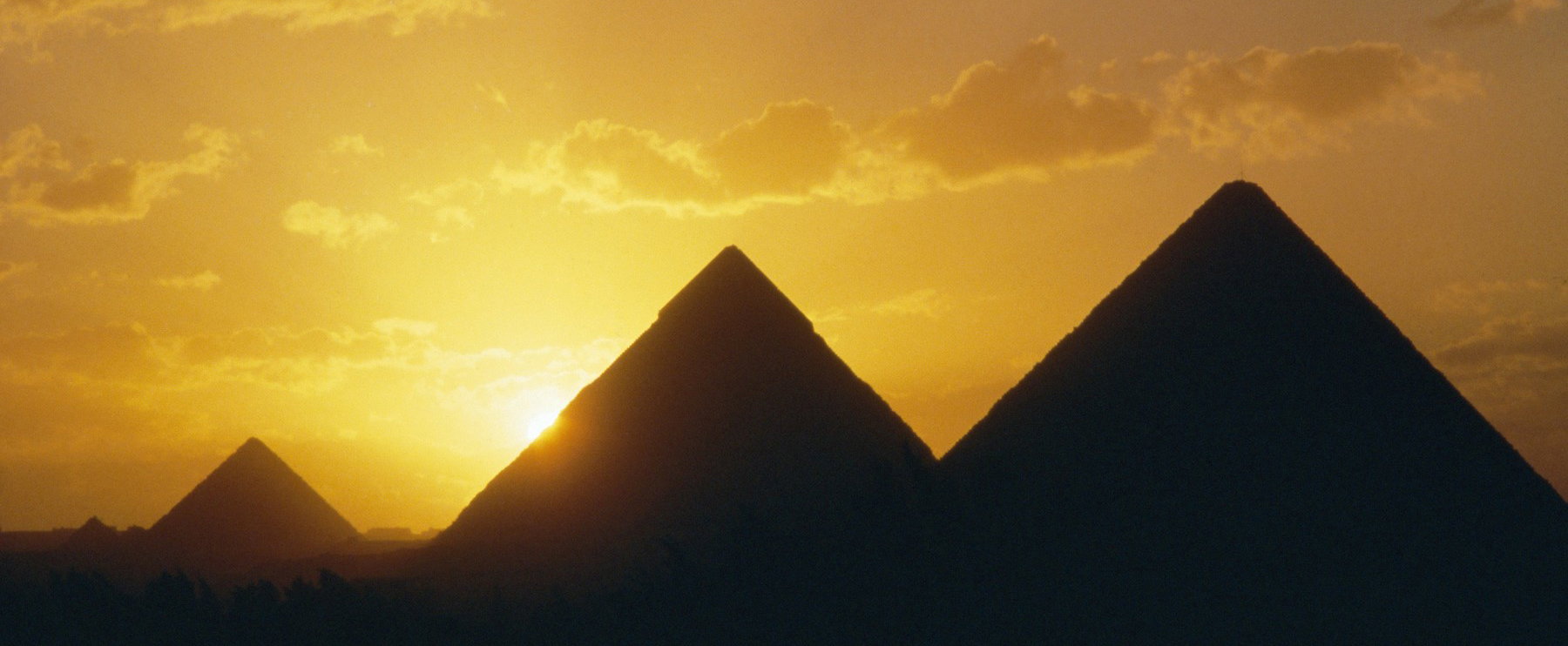 Teljesen új piramist találtak Egyiptomban, műholdról szúrták ki a sivatagban a homok alatt?