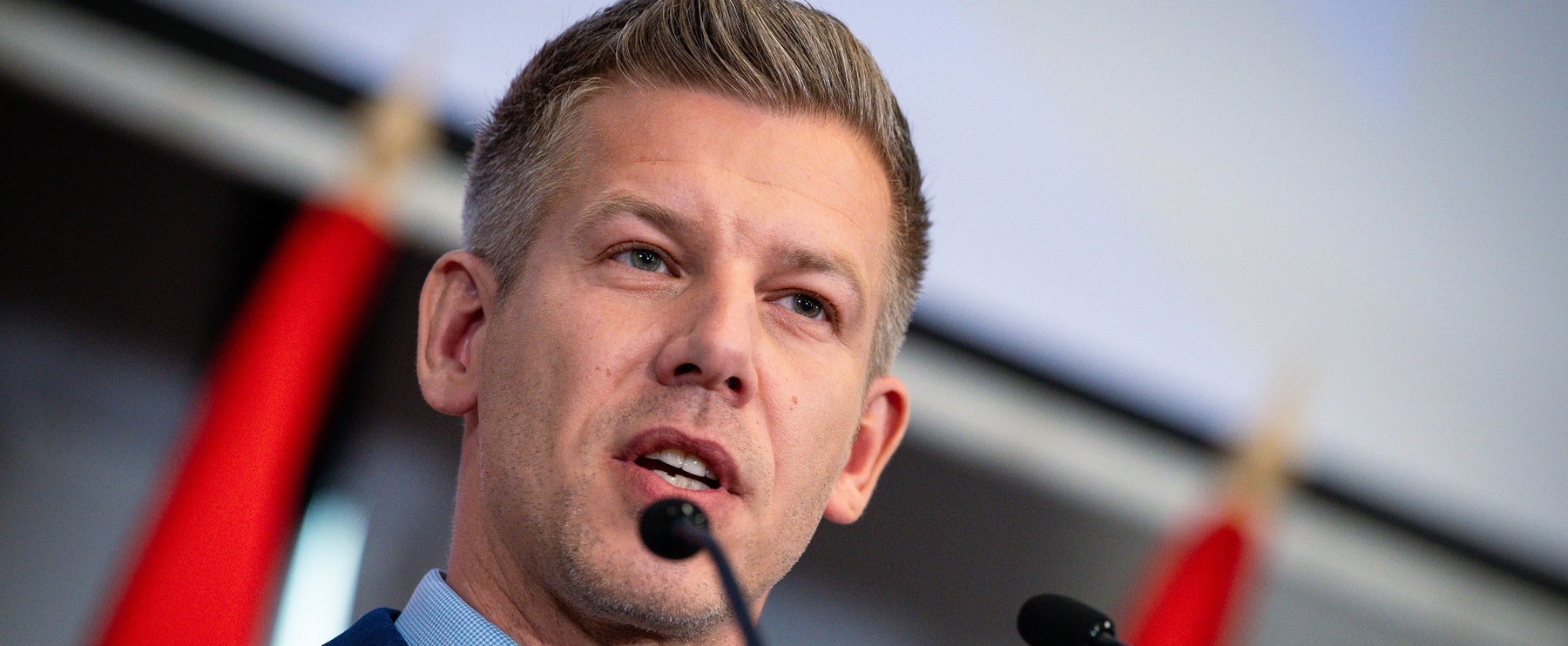 Szlovák újság címlapjára került Magyar Péter, az Én, a kétarcúnál is erősebb szöveggel írnak róla