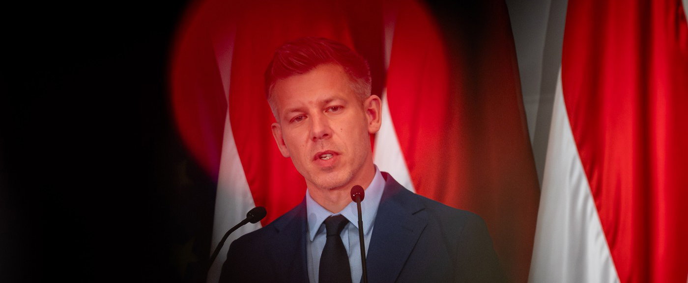 Magyar Péter végre megmutatta a családját, szüleivel és testvéreivel közös képen, különleges fotót tett ki az oldalára