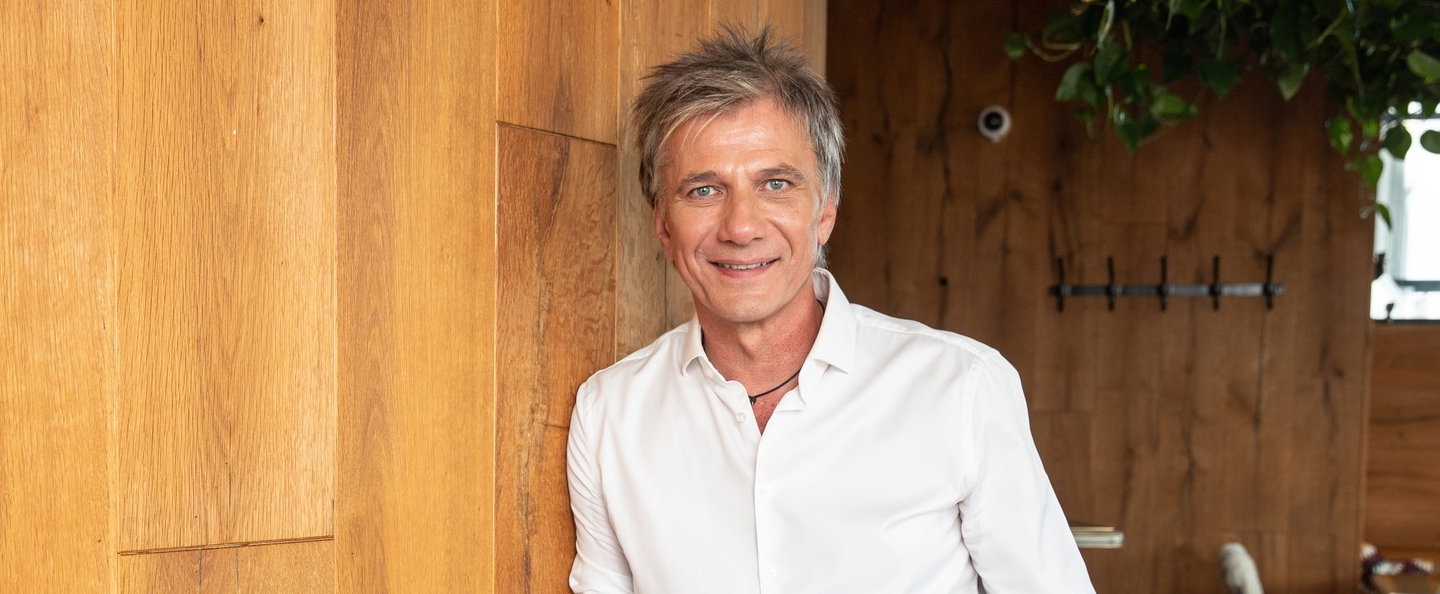 Bochkor Gábor megmutatta spanyolországi luxusotthonát, a látvány lehengerlő, kiemelkedik a hírességek ingatlanjai közül