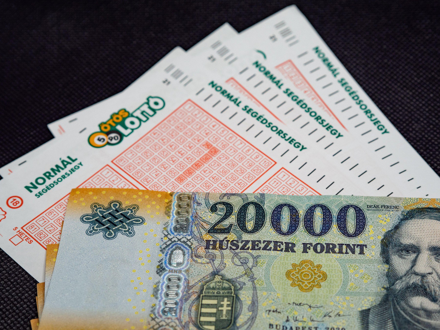 Ötöslottó: a milliárdokat elvitték, de a 200 millió is szép összeg, ezeket a számokat kellett eltalálni hozzá