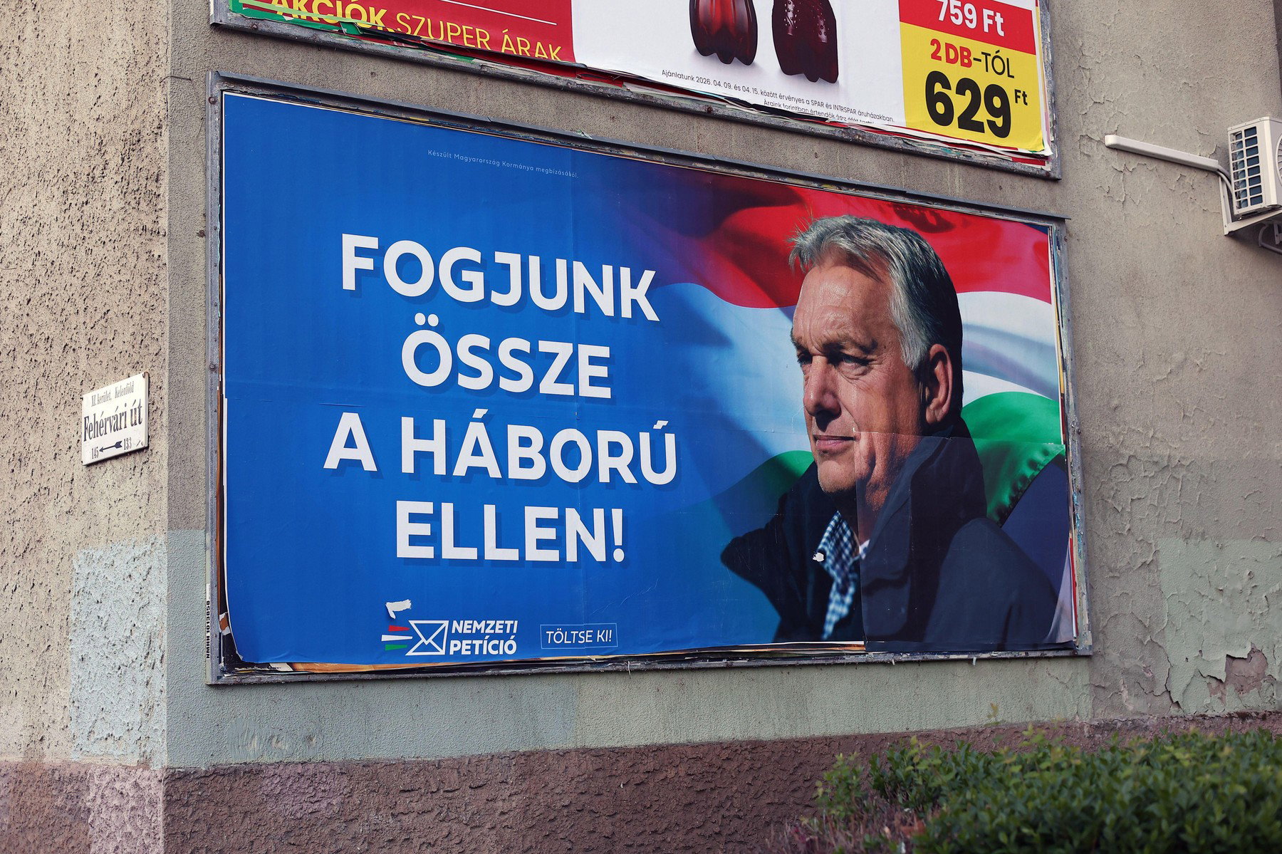 Durván elbántak egy választási plakátfelülettel Zuglóban, csak az igazán műveltek értik a pusztító poént