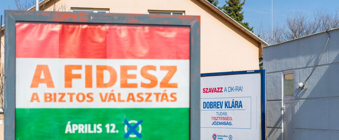 Váratlan incidens az utcán, a fideszes politikus élő közvetítés közben került kínos helyzetbe