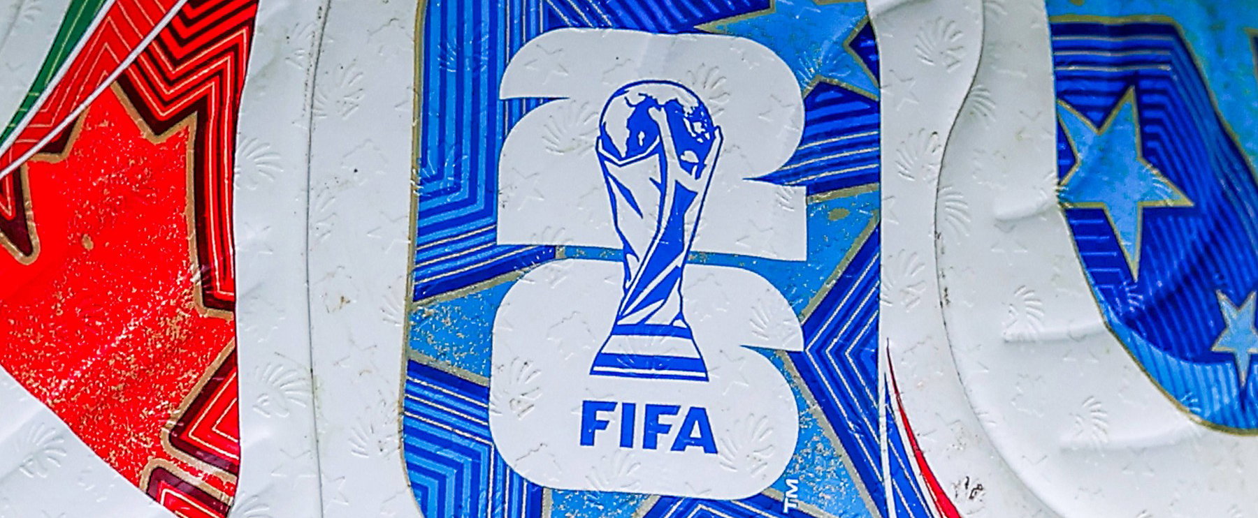 Szabályváltozás a foci-világbajnokságon, ezért az egy szóért és mozdulatért azonnal villan a piros lap