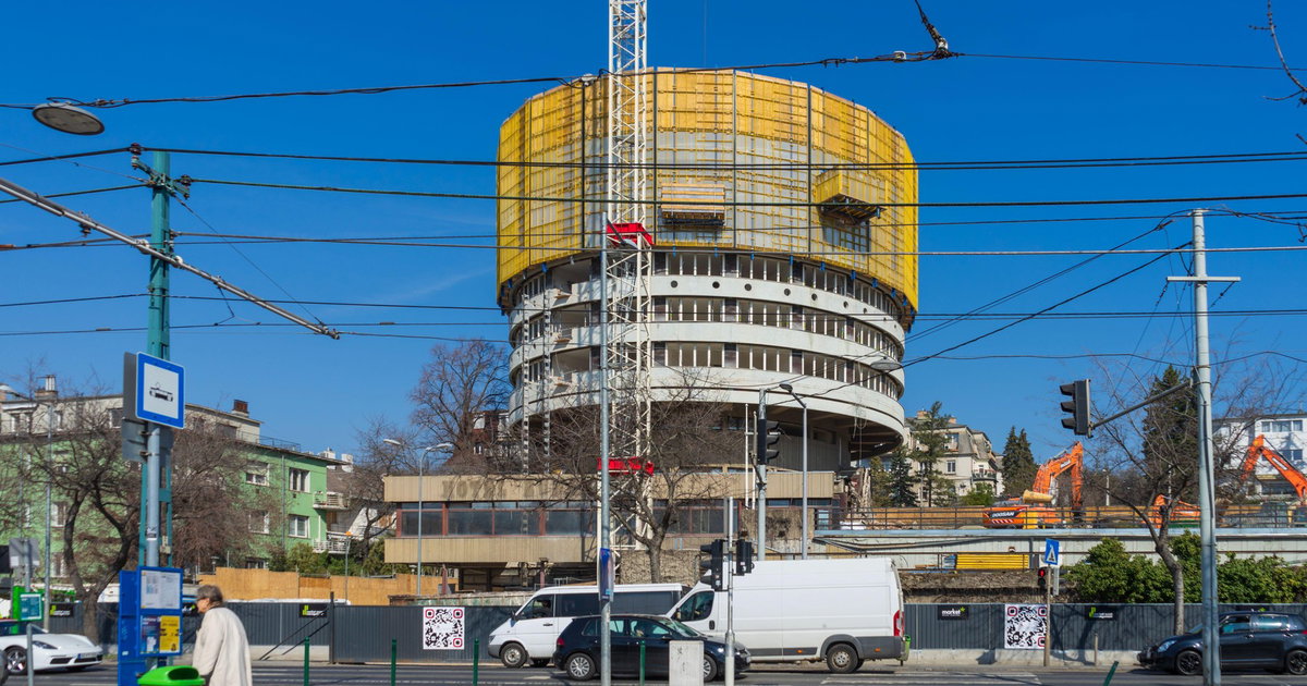 Elkezdték bontani Budapest egyik legikonikusabb épületét, szomorú videó...