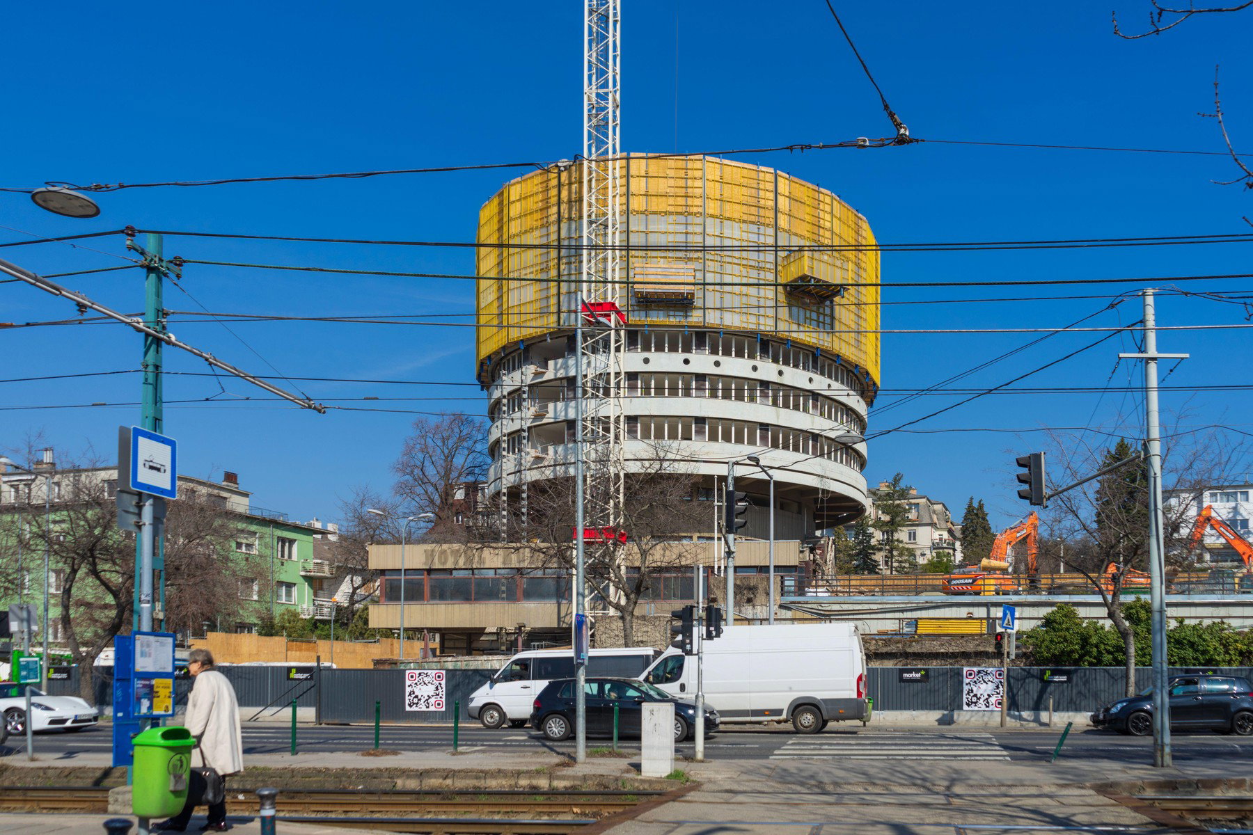 Elkezdték bontani Budapest egyik legikonikusabb épületét, szomorú videó érkezett a műveletről