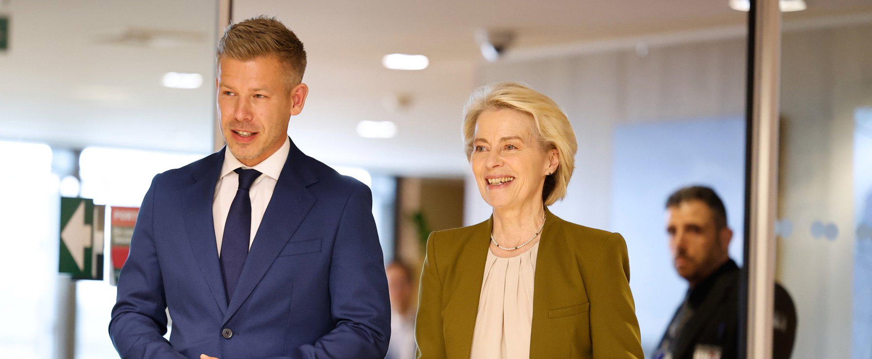 Szerb újság címlapján tűnt fel Magyar Péter, oldalakon keresztül írtak róla