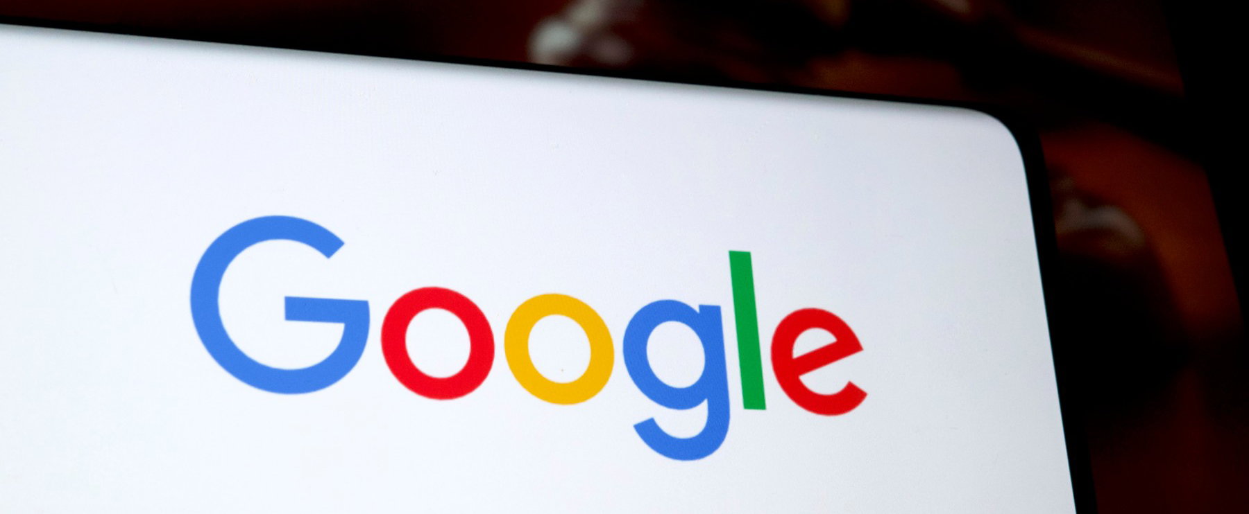 Fontos újítást vezetett be a Google Magyarországon, vége a véletlenszerű híreknek