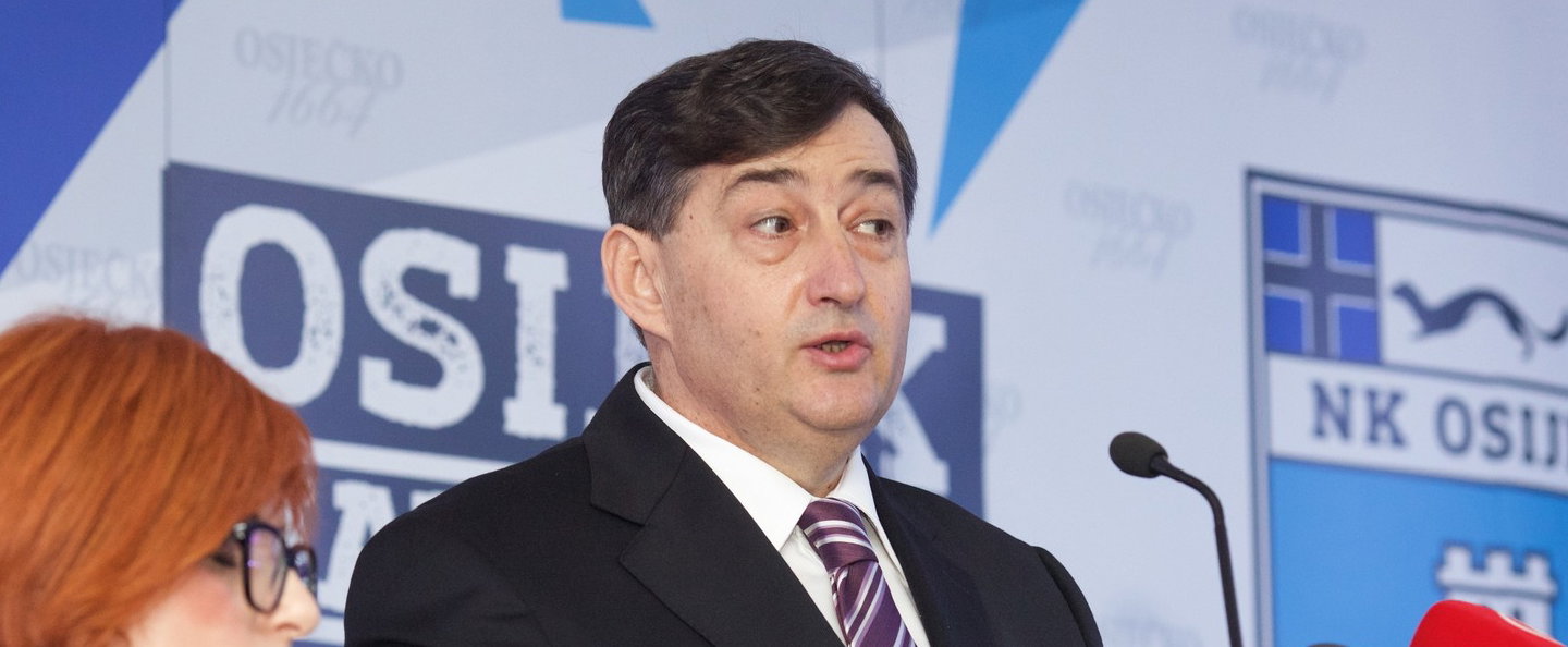 Hatalmasat martak Mészáros Lőrincbe, omlik le a milliárdos birodalma, humorestet építettek a képességeire