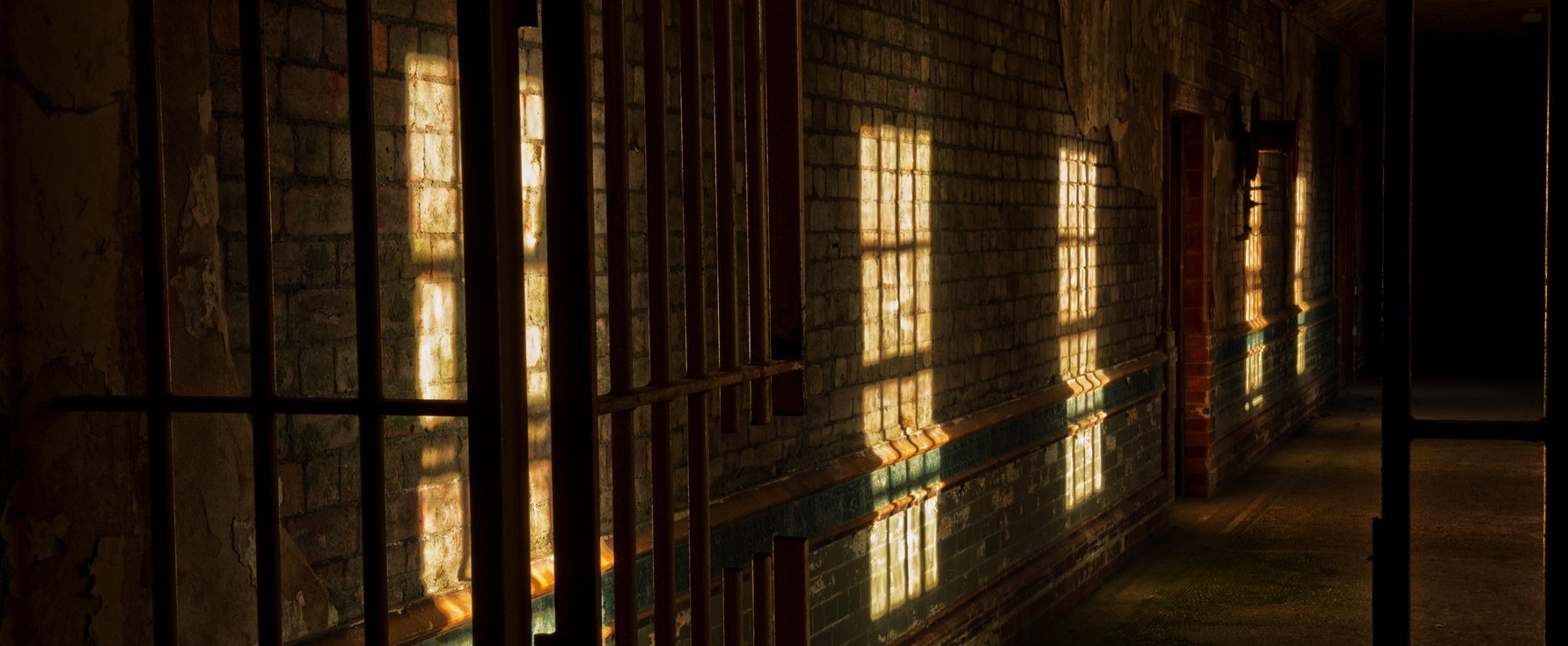 Megrázó dologra bukkantak urbex felfedezők egy elhagyatott kórház látogatása során, sötét múltról árulkodik