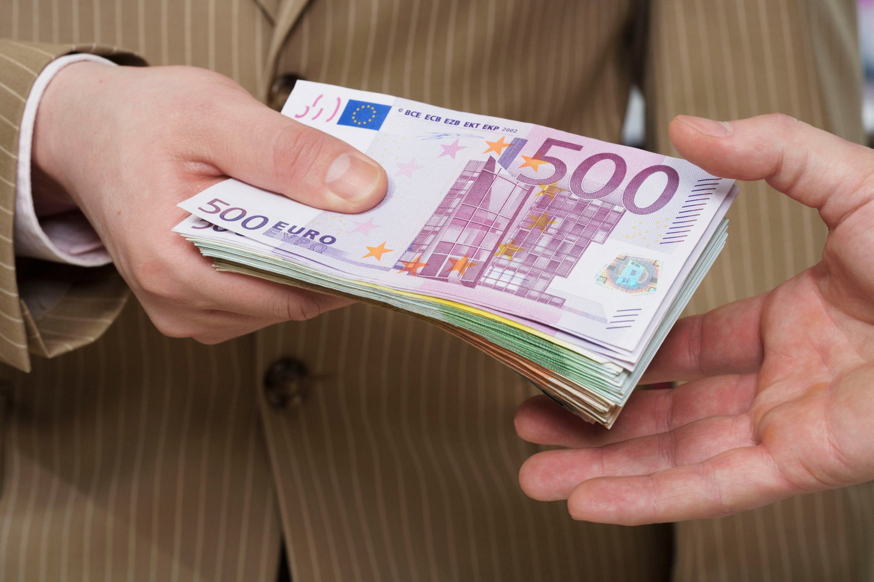 Itt a soha vissza nem térő lehetőség, egy cég azért fizet sok millió forintot, ha nagyon rossz vagy valamiben