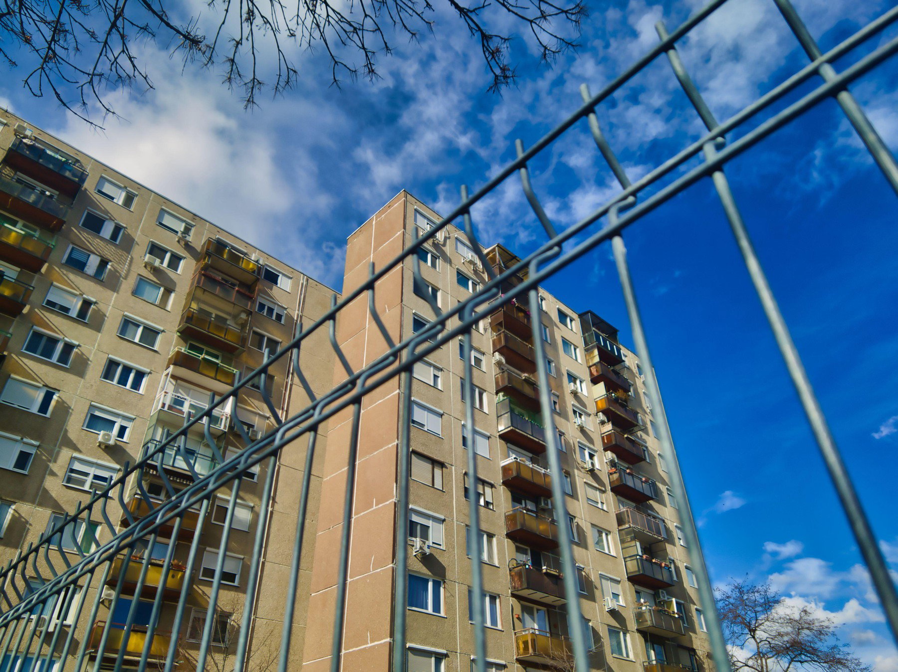 Budapest eldugott csodája rejtőzik az újpesti panelek tövében, szinte senki sem tud róla, lenyűgöző, amit a magányos férfi véghez vitt
