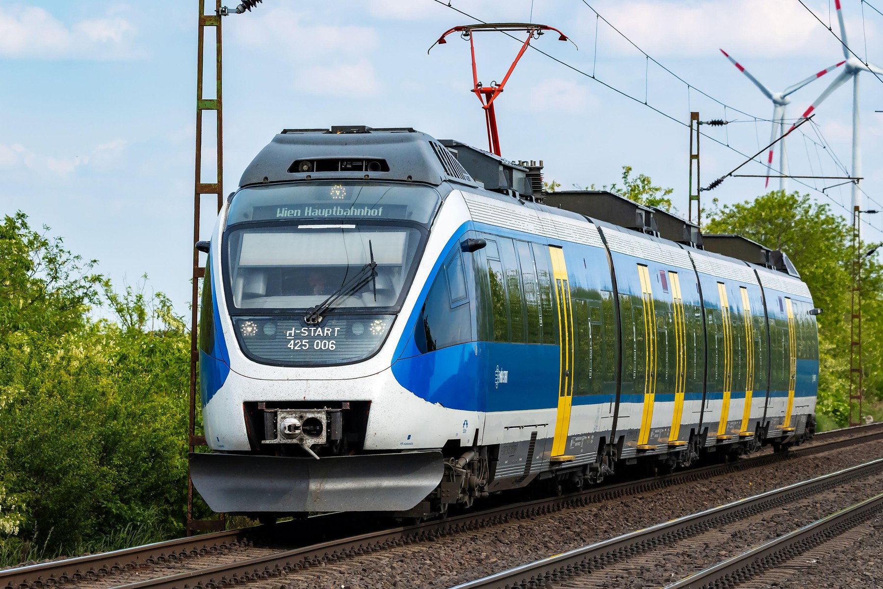 Vitézy Dávidnak fel van adva a lecke, észbontó fényképet készítettek a MÁV egyik járatán