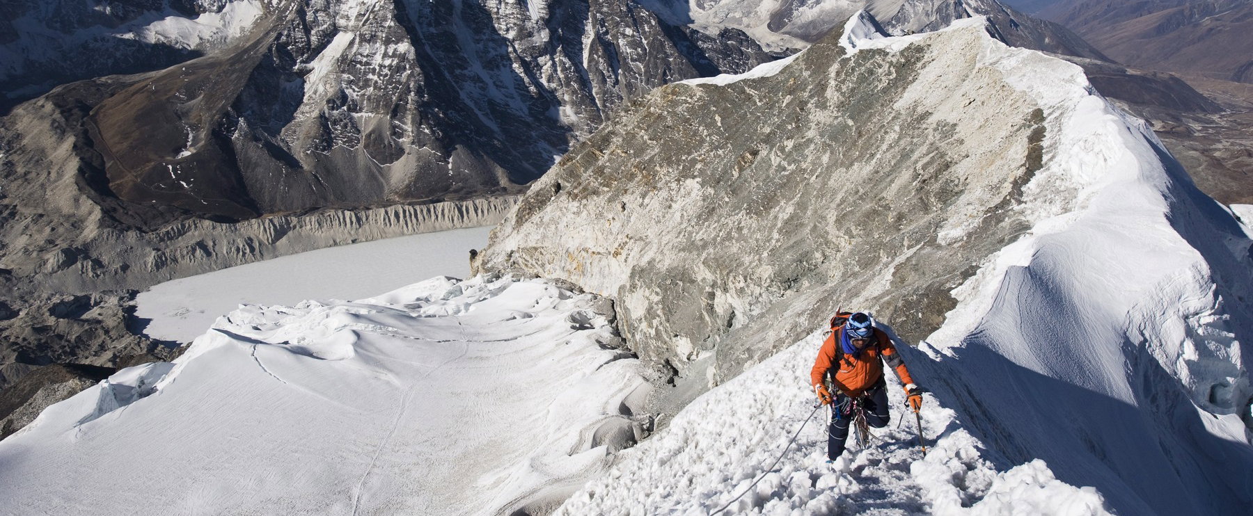 Előkerült egy felvétel a Mount Everestről, ilyen testközelből egy lavina