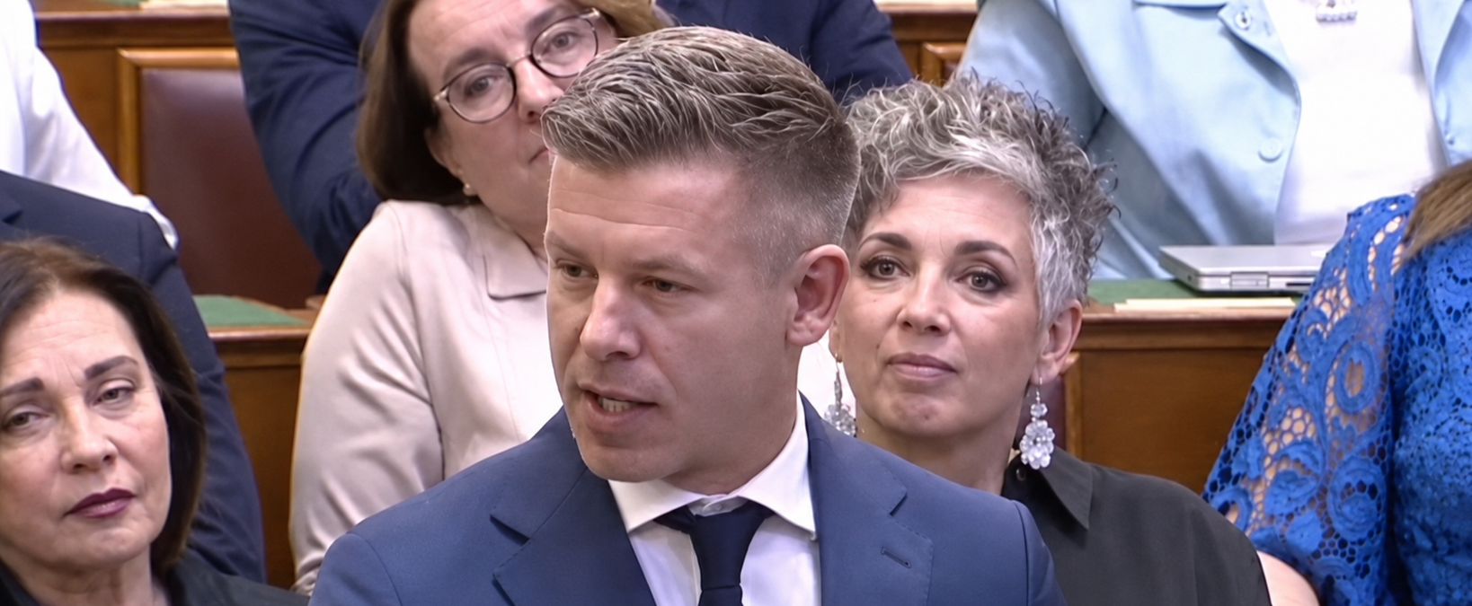 Magyar Péter most éppen ezzel teszi próbára Gulyás Gergely türelmét