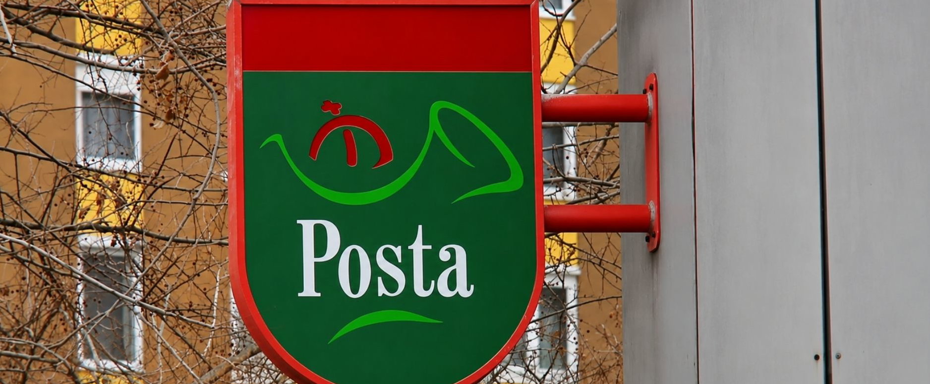 Vége az olcsó postázásnak, a Magyar Posta egyetlen tollvonással kaszálta el az emberek spórolási lehetőségét