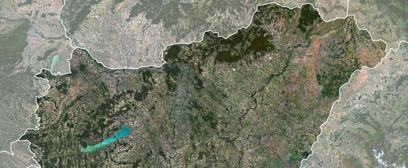 A Balatonon olyan oltári hatalmas vihar keveredett, hogy eltűnt a túlpart a felvételeken