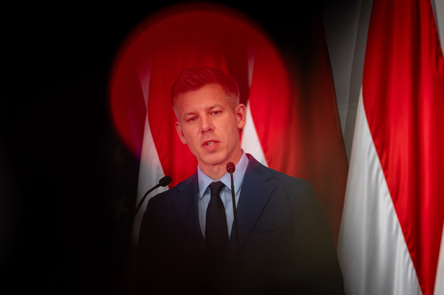 Durva nyomás alatt Magyar Péter vendégmunkás ügyben, kőkemény üzenetet küldött az egyik legnagyobb magyar cég vezetője