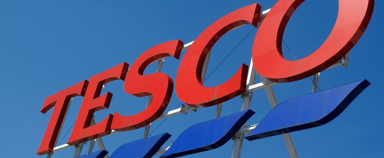 A Tesco árai újabb fordulatot vesznek, több mint 900 termék lesz olcsóbb Magyarországon