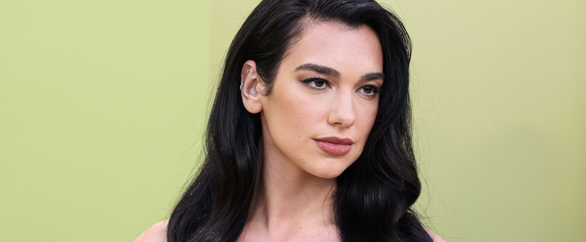 Dua Lipa nem szégyenlősködött, megmutatta magát fürdés közben